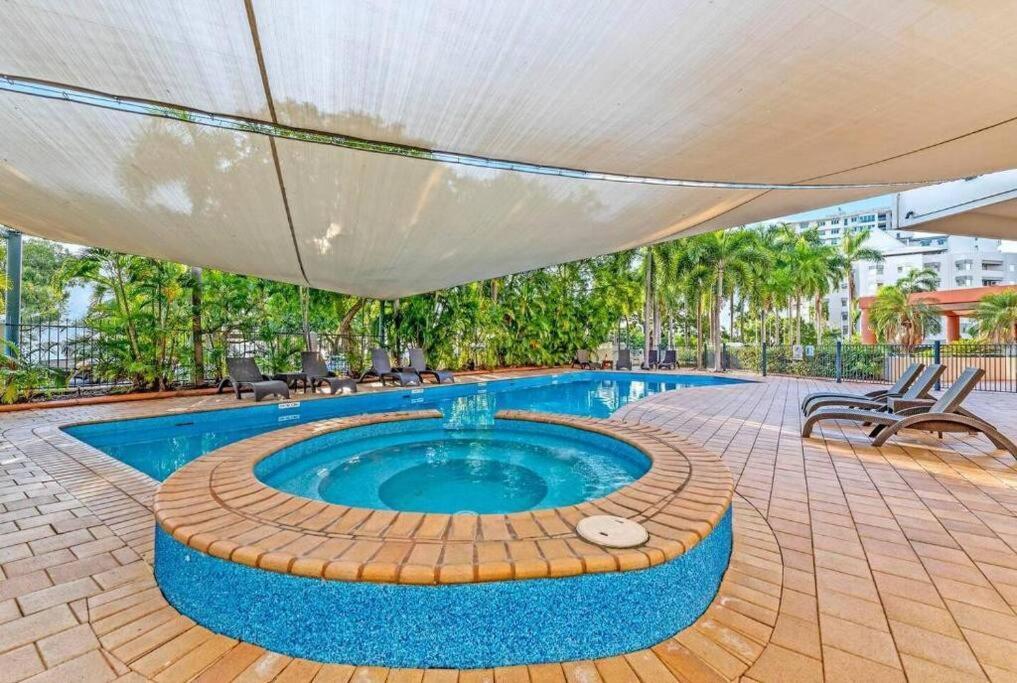 Sundrenched And Scenic With Sprawling Water Views Apartment *