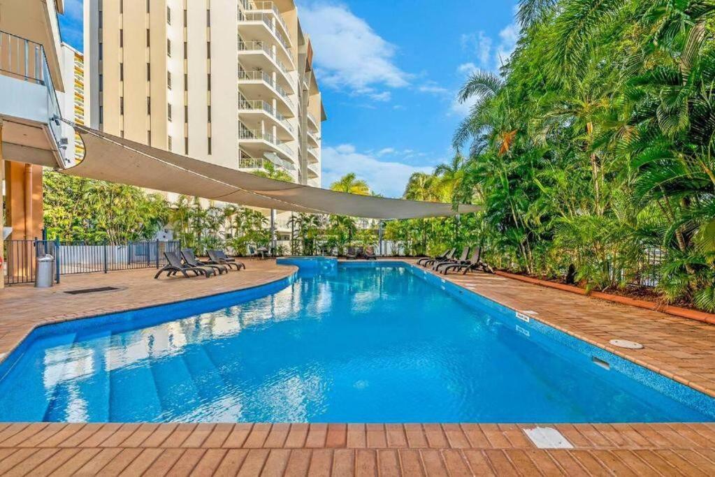 Apartment Sundrenched And Scenic With Sprawling Water Views *